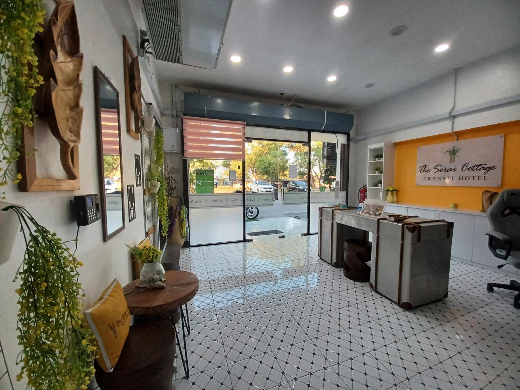 The Serai Cottage Transit Hotel Kampong Gong Badak Eksteriør bilde