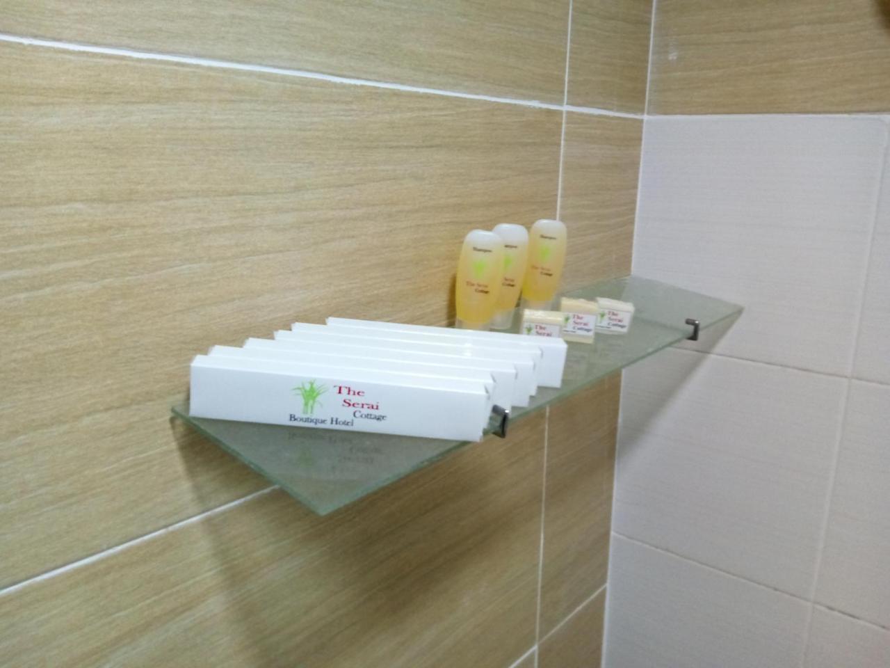 The Serai Cottage Transit Hotel Kampong Gong Badak Eksteriør bilde